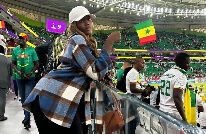Jour de match: La tik tokkeuse Aadjah Everywhere savoure la victoire au Qatar