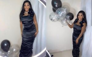 (Photos): Lisa, ma femme de Pod moule son anniversaire dans une robe noire