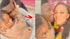 (Vidéo)_Fatalma fofou des supporters: Admirez le bisou de Ismaïla Sarr à sa femme