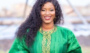 (05 photos) – Mode vendredi : Kala de Yaay 2.0 fascine ses followers avec sa taille basse sur mesure