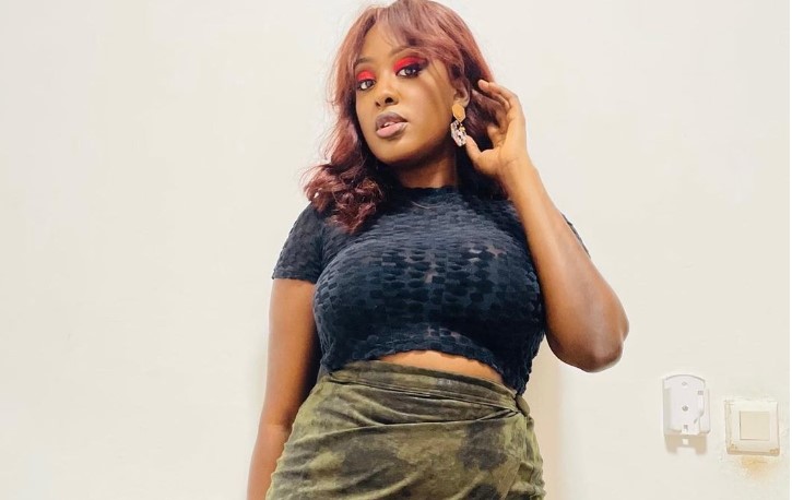 (03 photos) : Jupe fendue, crop-top de ouf, Mami de la série Adja, vraie femme fatale