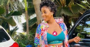 Belle chemise et jupe à fente osée, Marie Pierre Guèye charme ses followers (Photos)