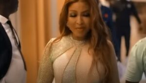 (Vidéo) – Show à Conakry : Viviane hypnotise les Guinéens avec sa robe de ouf