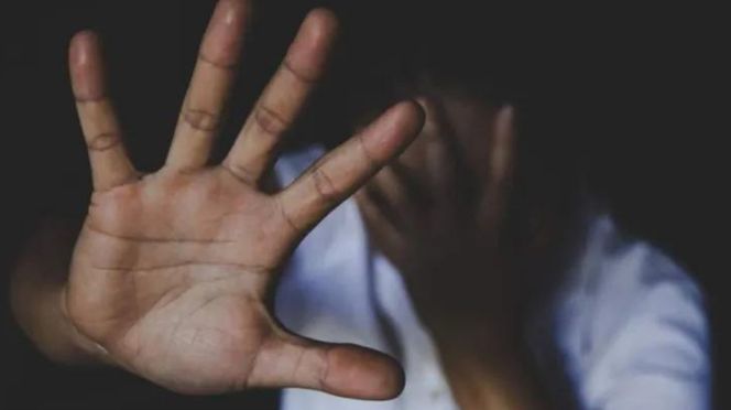 Un homme surpris en pleins éb@ts avec la petite fille de sa voisine