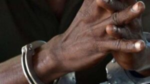A 12 ans : Abüsée sexu3llement par son beau-père séropositif