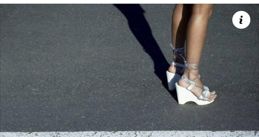 Vidéo lomotif: Elle envoie ses photos de nu en échange d&rsquo;un Iphone…