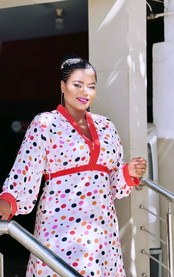Merry Beye Diouf opte pour la robe petit pois