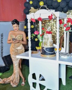 (Photos) : Robe glamour, fente osée,make-up soft.Revivez l&rsquo;incroyable anniversaire de l&rsquo;actrice Raky