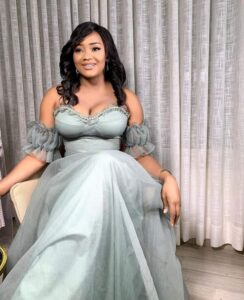 Fama Thioune : La robe princière pour dame classe