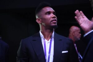 Qatar : Samuel Eto&rsquo;o donne un violent coup de pied à un supporter