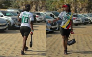 (Photos): En cuissard noir, la femme de Toch s€xy en maillot