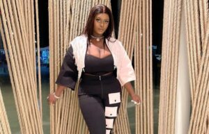 Arrêt sur image: Balcon XXXL, Abiba attire les regards