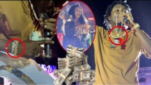 (Vidéo)_Gambie: Sur scéne, Wally Seck reçoit une chaîne en diamant et des millions