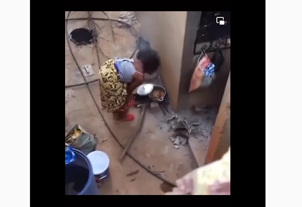 (Vidéo) : Elle cuisine sa culotte pour envoûter son époux