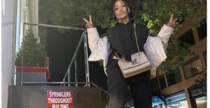 (03 photos) : Stylée en hiver, Mouna, la niarel de Cheikhou Kouyaté, une beauté sans faille.