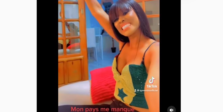 (Vidéo) : Queen Biz expose ses lolos XL sur les couleurs nationales