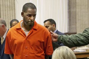 Emprisonne, R. Kelly se fait voler des sons