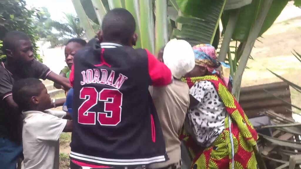 Pour une banale histoire d&rsquo;écouteurs, El H. A. Ndiaye brise le doigt de son épouse qui s&rsquo;aggr!ppe à ses bijoux…