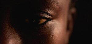 Mbour : Le maçon tente de vi0ler la fille de son ami, sa victime s’agrippe à ses parties intimes