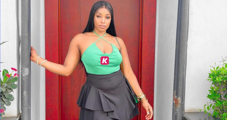 En minijupe et crop top au dos nu,Abidémi Awotale dévoile sa poitrine et ses hanches de fée (Photos)