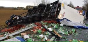 Louga – Un camion chargé de canettes alcoolisées se renverse : Lisez ce qu&rsquo;ont fait les riverains…