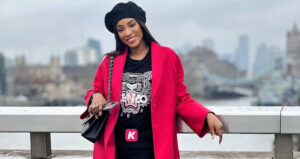 Angleterre : Mouna, la niarel de Kouyaté, loue l&rsquo;hospitalité des Londoniens (Photos)