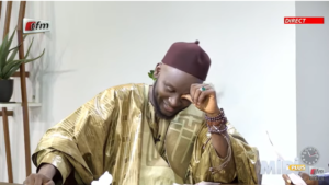 (Vidéo) : «Sama dieukeur dafa beug makay nampal ak sama doom» La réponse hilarante de Oustaz Modou Fall qui explöse Midi Plus