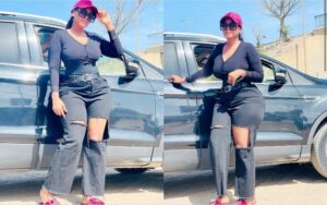 (Photos) – Jean déchiré, balcon bombé : L&rsquo;actrice Big Maman dessine ses hanches