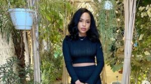 (02 photos) : En crop-top noir, Dayali, la classe épouse de Dioufy, est une vraie Houri