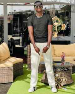 Dj Kheucha opte le noir et blanc pour séduit ses followers