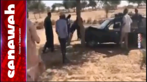 Sakal : Une voiture “7 places” finit sa course contre un arbre