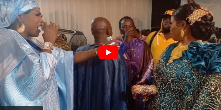 (Vidéo) : La grosse bourde de Ndeye Gueye dans son « tassou » fait un tollé sur la toile