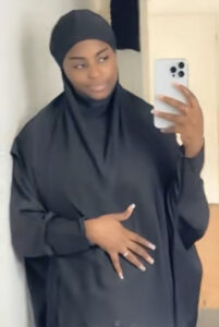 (Photos): Virginie méconnaissable en mode hijab