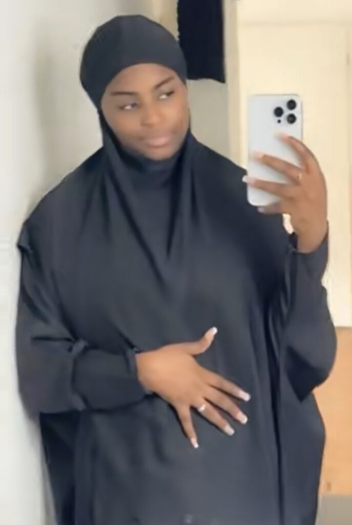 (Photos): Virginie méconnaissable en mode hijab
