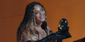 Beyoncé remporte un 32e Grammy Award et établit un record