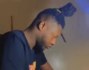 (Video)-Incroyable: Tyco Tatto nettoie en direct le va**** de sa cliente