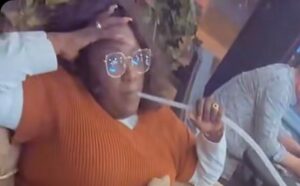 (Photo): Bijoux Ngoné 2STV, fume la chicha, la toile choquée