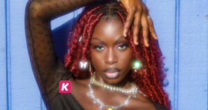 Minijupe à fente osée, corset en maille déboutonné à manches longues , Diarra Sylla choque encore ses followers (Photos)