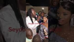 Ame Bongo chante sa première épouse :  » Kham nga linga bokk ak ki ngay seuyeul? »