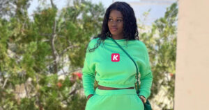 Ouroul Ayni : L&rsquo;ensemble pull vert menthe qui fait le buzz (Photos)