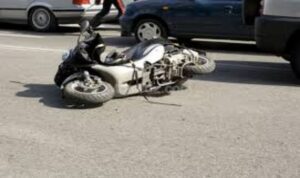 Acc!dent de la circulation à Kaffrine : Une femme de 22ans  périt dans une collision entre une moto et un camion.
