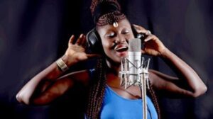 Photos obscènes diffusées : La chanteuse Marema victime d’un piratage