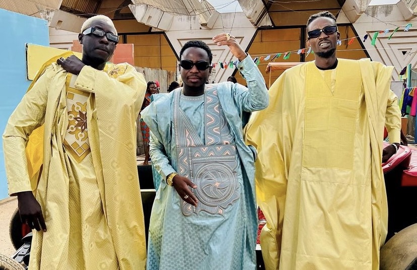 (02 photos) : Elégance  sans limites, que mijotent Ngaaka Blindé, One Lyrical et Sidy Diop ?