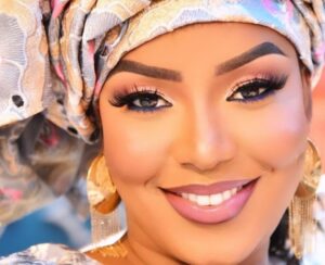 (05 photos) : La beauté de l&rsquo;animatrice Awa Gambia dépasse les limites.