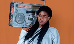 Découverte – Magui, rappeuse et actrice dans Impuissants