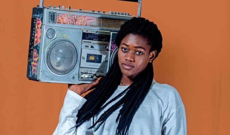 Découverte – Magui, rappeuse et actrice dans Impuissants