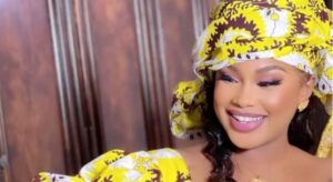 (07 photos) : « Awo xaley », Marichou pétillante dans une robe wax à ravir