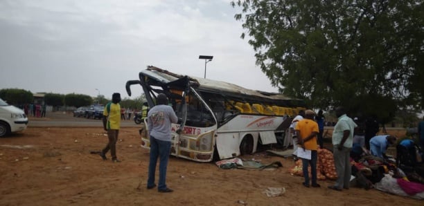 Vidéo – @ccident à Louga : Un bus se renverse et fait cinq morts 