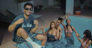 (Clip officiel)- Str!ngs en l’air, se!ns nus, leumbeul d’enfer: Le «gnafal» de Akhloul Brick chauffe la toile