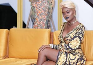 Photos : Créol, la star gabonaise, sexy en bikini